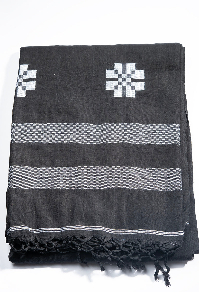 Kala-Safed Ki Rachna - Khadi par jamdani Saree