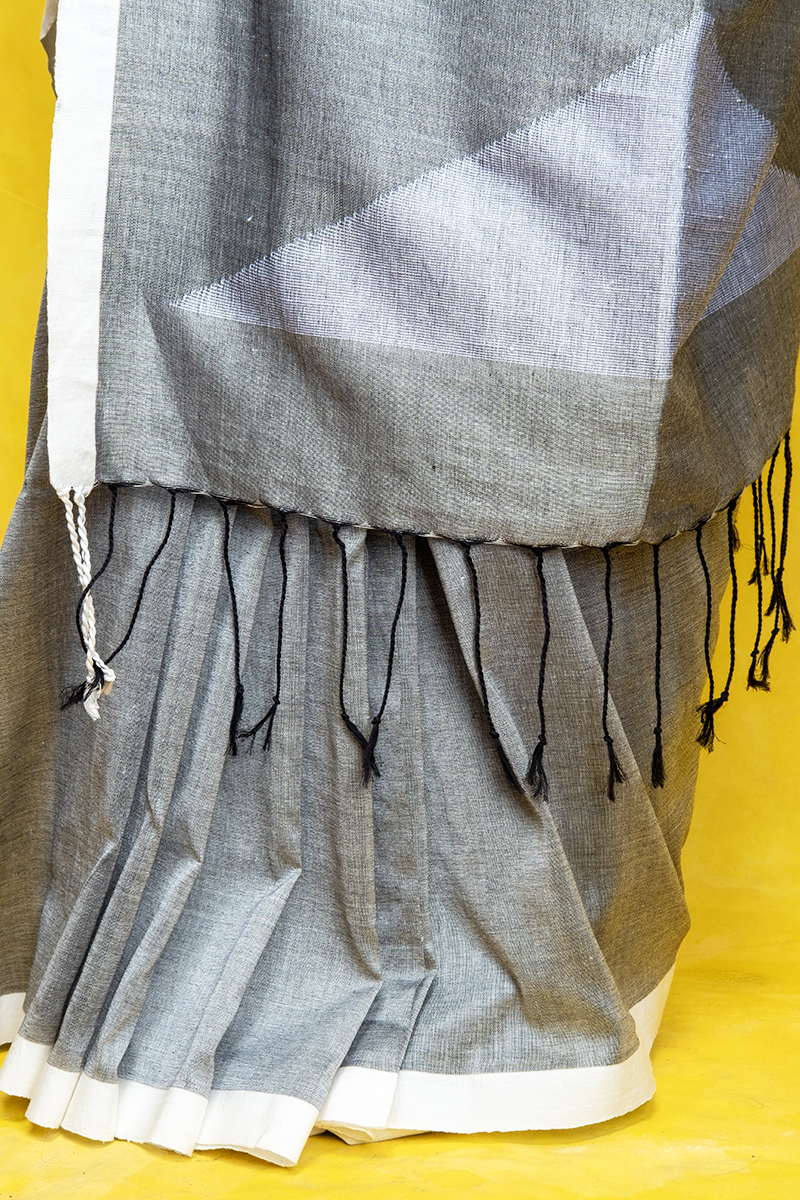 Dhadhakti ki saree - Image 7